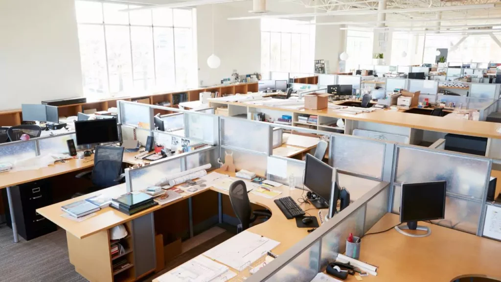 Sit-stand cluster workstations