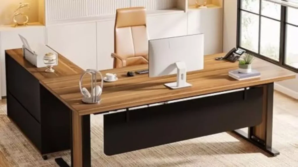 L-shaped or U-shaped desks 